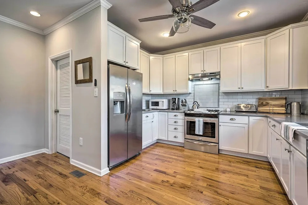 Charming Spring Lake Retreat, 1 Mi to Beach