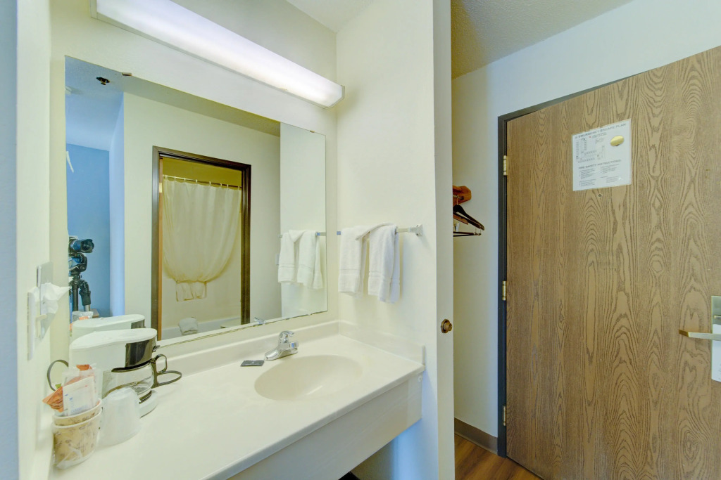 Capital O Amerihost Inn and Suites Fulton Hwy 54 MO
