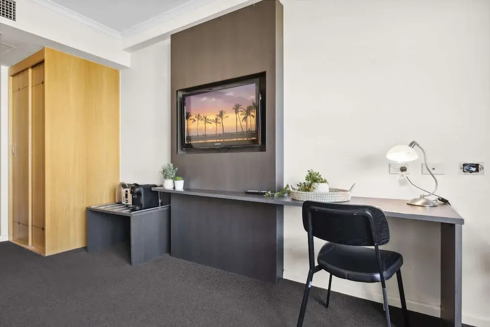 Bright Studio With Pool Access in Parramatta