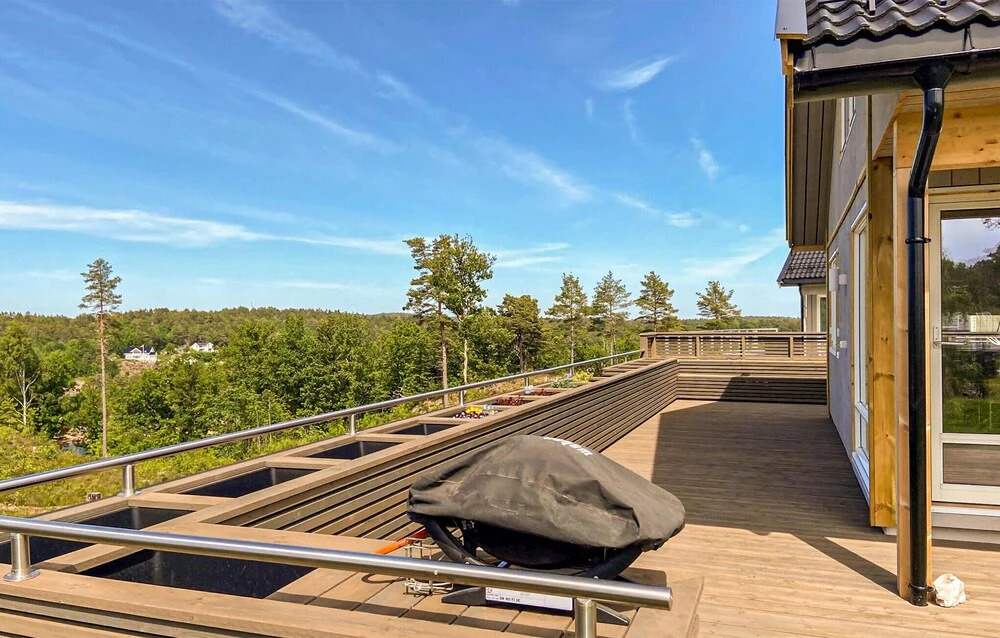 4 Bedroom Amazing Home In Færvik