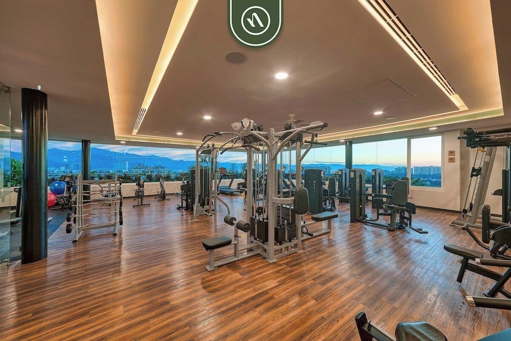 Luxury 2 BR Condo Near Golf Courses and Marina
