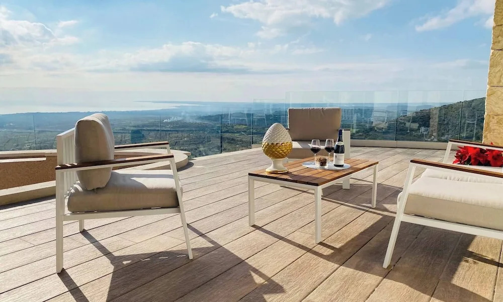 Prestigious Villa Olimpo With Pool And Sea View