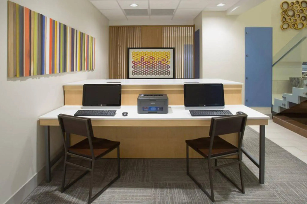 Holiday Inn Express & Suites Salem by IHG