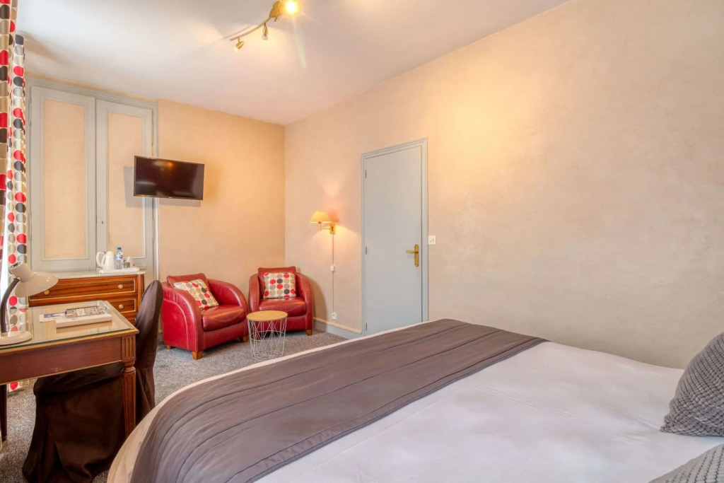 Brit Hotel le Cygne