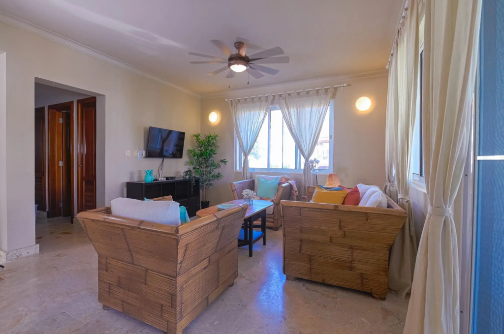 Gorgeous Playa Turquesa Pool Views Beach Apartment