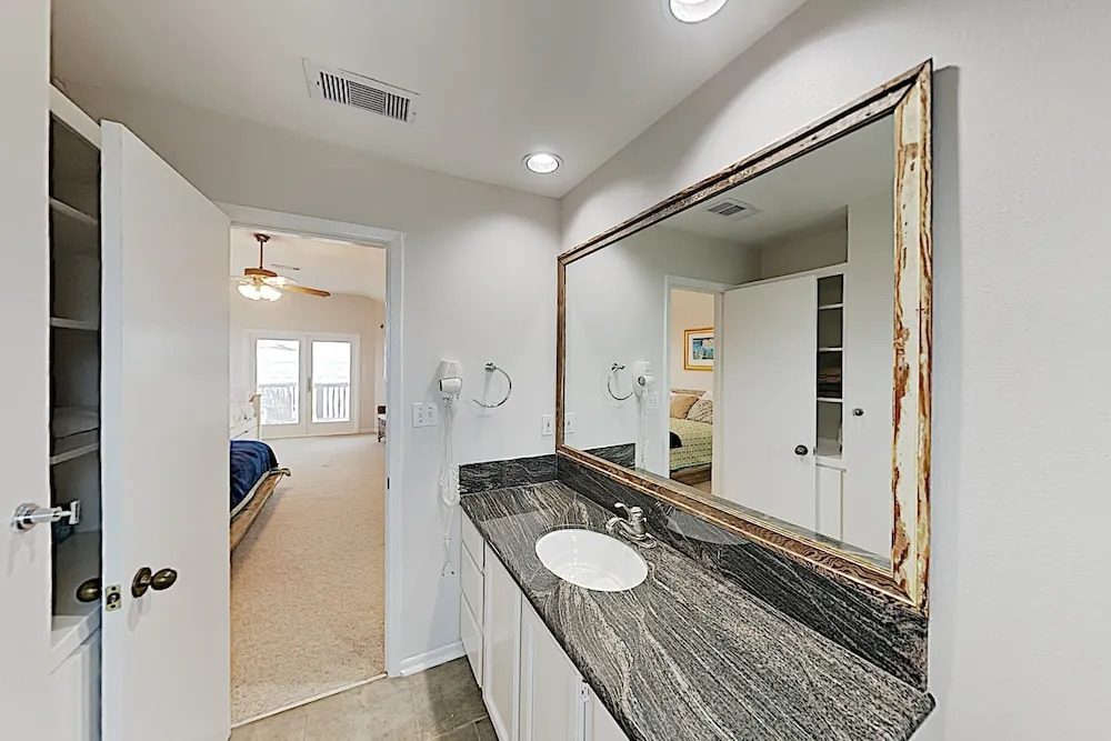 Exquisite Gulf-front W/ Steps To Beach 3 Bedroom Home