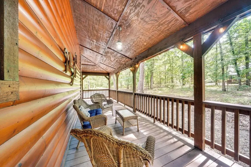 Hot Tub + Game Room: Family Retreat in Broken Bow