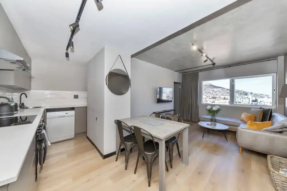 Chic & Sophisticated 1BD Apartment - Sea Point
