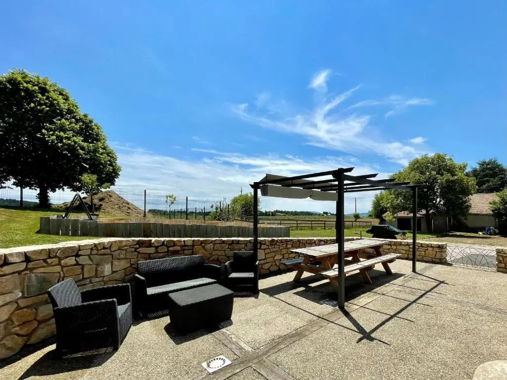 Grand gîte cosy avec terrasse, jardin et jeux à Boisset, proche villages médiévaux et loisirs nature - FR-1-582-246