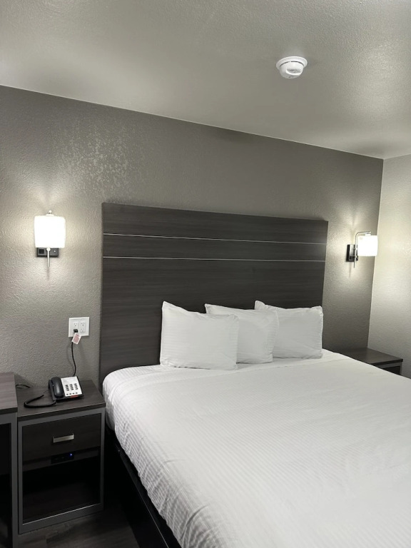 Sleepy Traveler Motel