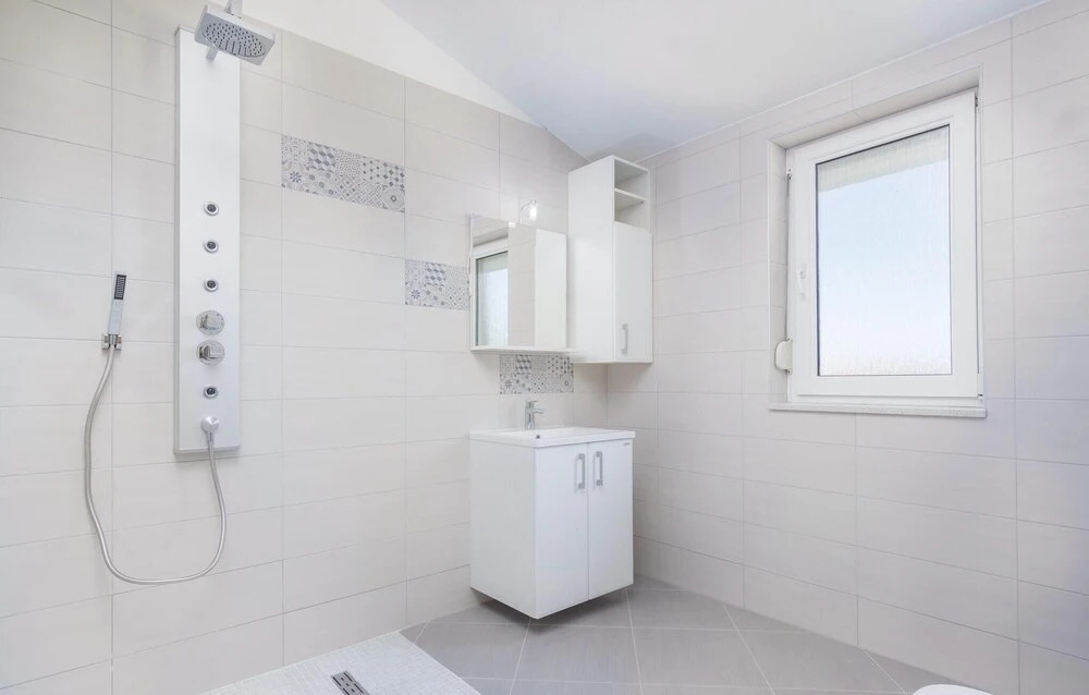 Beautiful Home in Pula With Wifi and 7 Bedrooms