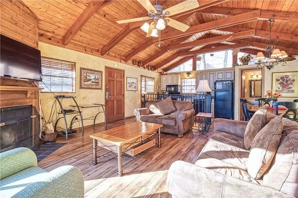 Creekside, 4 Bedrooms, Pool Access, WiFi, Fireplace, Sleeps 10