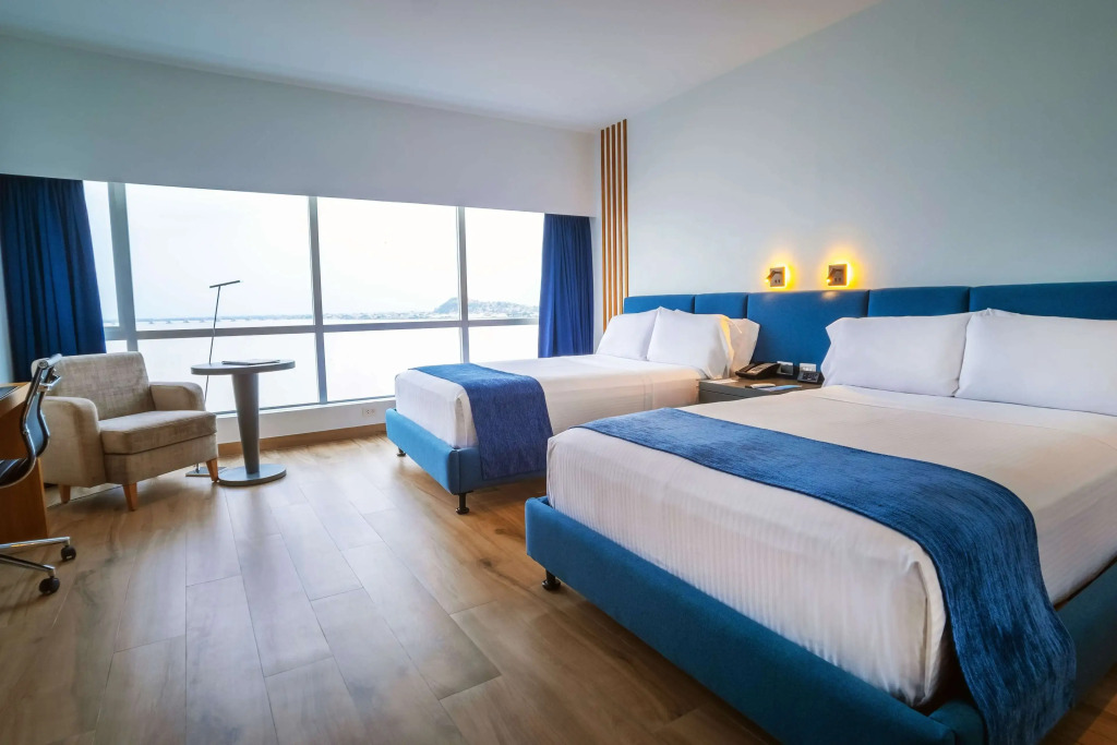 Wyndham Guayaquil, Puerto Santa Ana