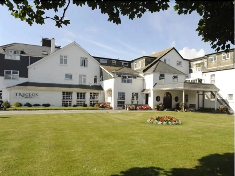 Treglos Hotel