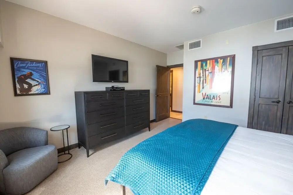 Three Bedroom Mountain Chic 6th Floor Penthouse with Amazing View 3 Condo - No Cleaning Fee! by RedAwning