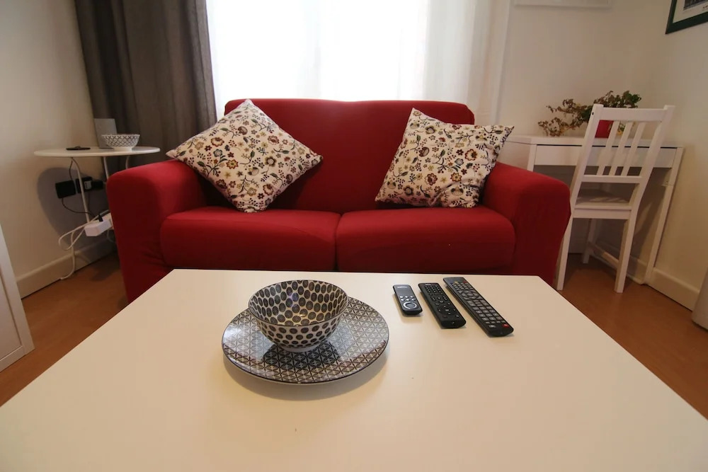 "7 SORELLE B&B" camere in pieno centro città con bagno privato, FREE HIGH SPEED WI-FI, NETFLIX