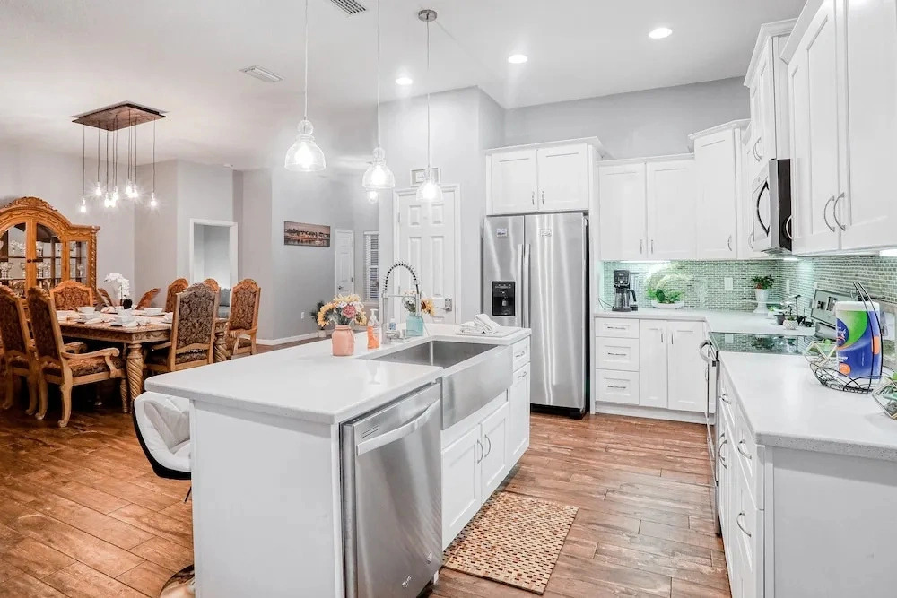 Updated, Dog-friendly gem W/fenced Yard, Foosball & Pool Tables, Wifi, Fireplace