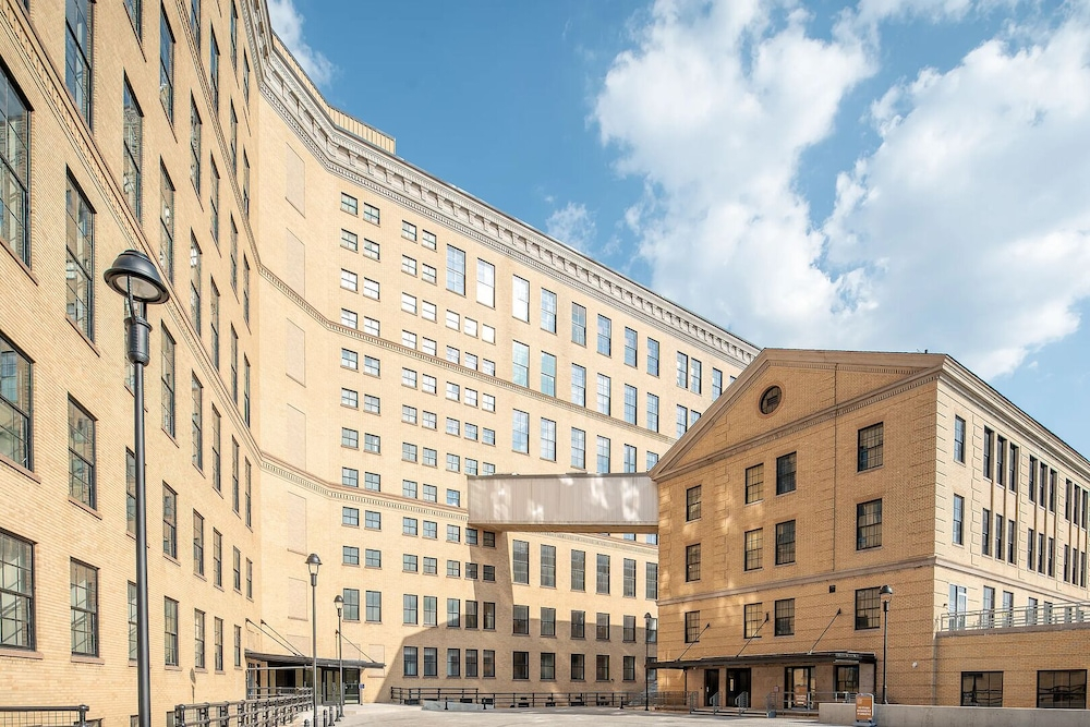 Landing Apartments near Connecticut State Capitol