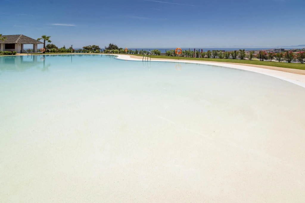 LAE23i- Apotel Estepona Hills by roomservices