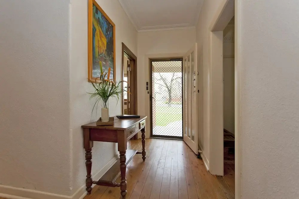 Red Brick Beauty - Central Cottage