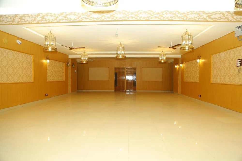 Hotel Santoshi Novatel
