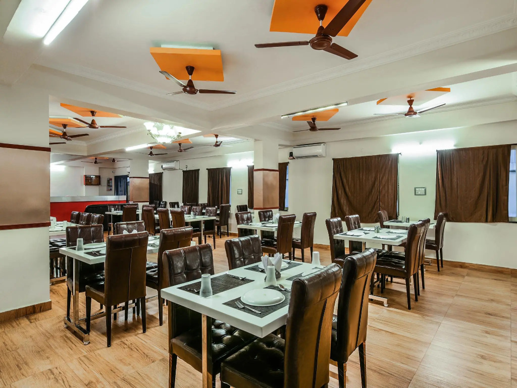Collection O 24414 Hotel Naidu Grand Rooms