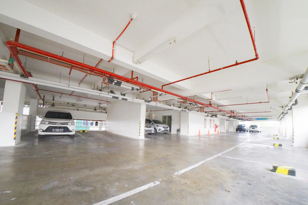 RedDoorz Apartment near Bundaran Satelit Surabaya 2