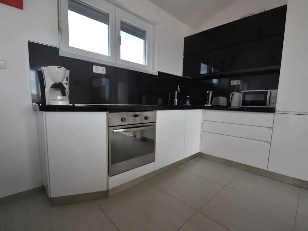 Nice Apartment With Shared Swimming Pool Near the Beach and Trogir