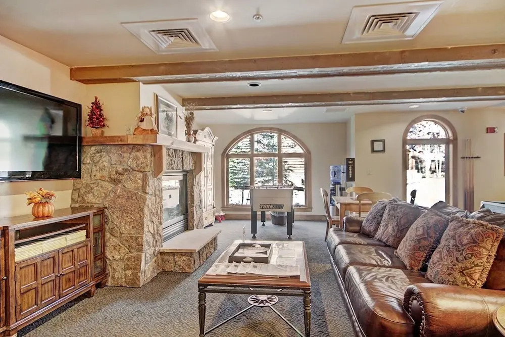2300 Red Hawk Lodge 3 Bedroom Condo by RedAwning