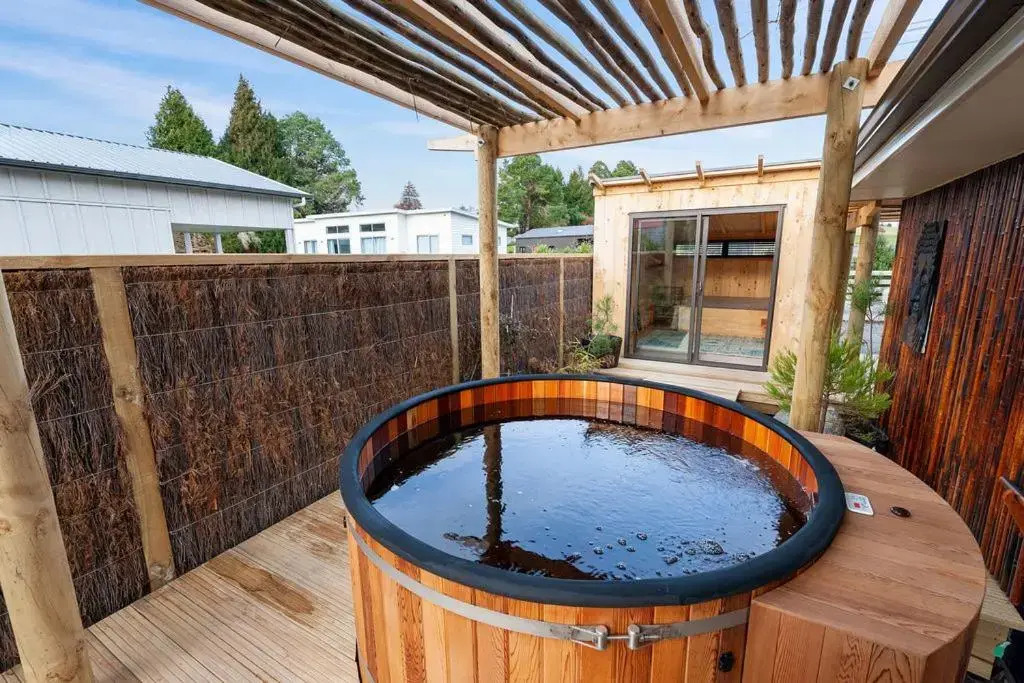 The Purple House - Ohakune Holiday Home with Spa Pool