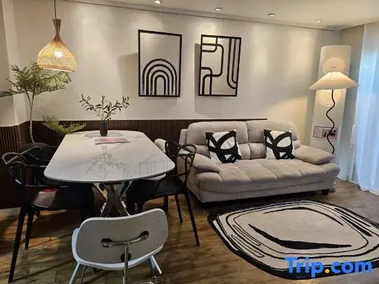 Yongsan Hyochang Park 3 minutes, breakfast included, luggage storage service,