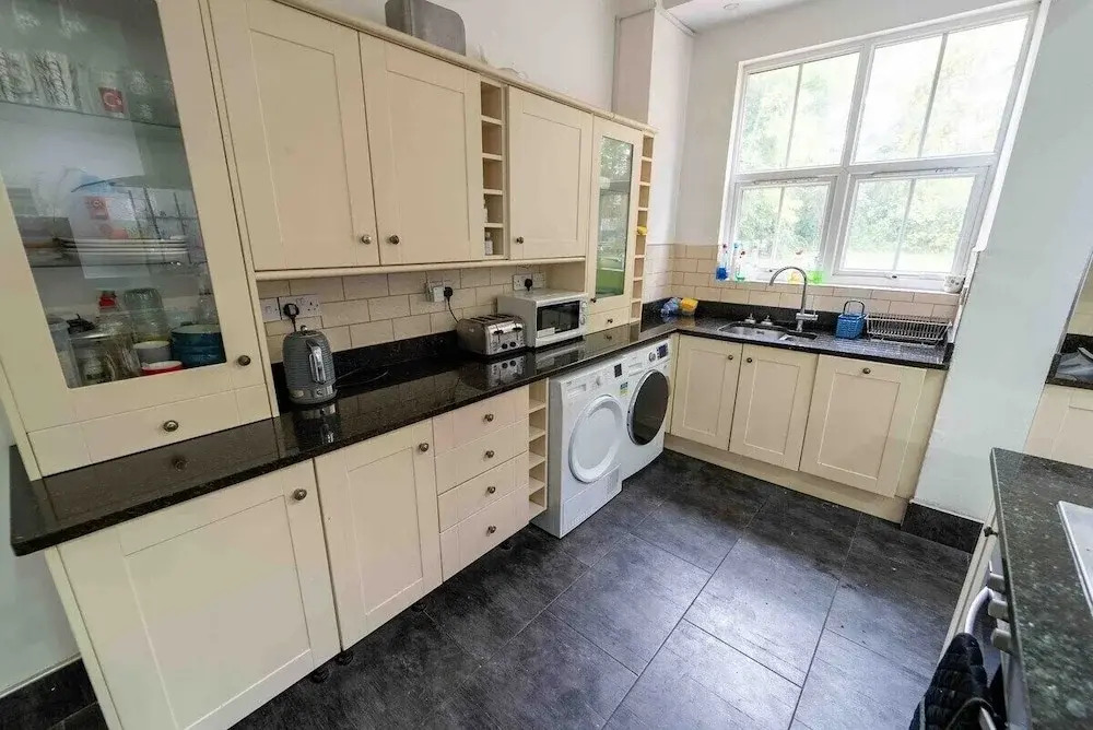 121 Pershore road B5 Private rooms in large guest house