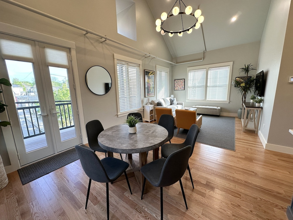 Brand New Construction! 2bed/1bath W/private Deck - Unit 2 2 Bedroom Apts