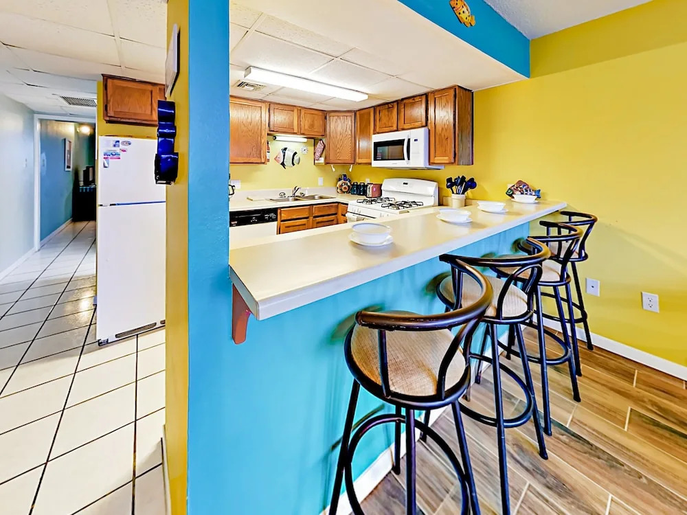 Beachy 1BR 1BA Port Aransas Condo by RedAwning
