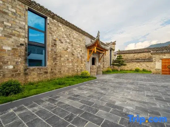 Hongtaokai Homestay (Taohua Tan Scenic Area)