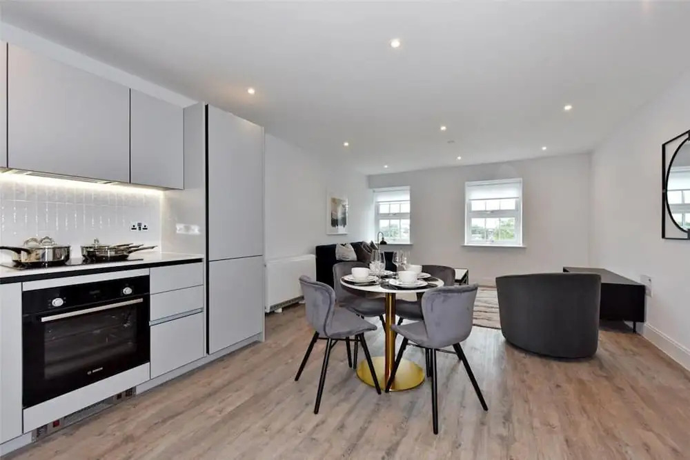 Prestigious & Luxury 2-bed Apartment in Slough
