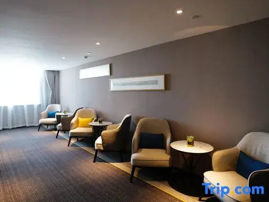 Homeinn Plus Hotel (Qiqihar High-speed Railway Station Hecheng Park)