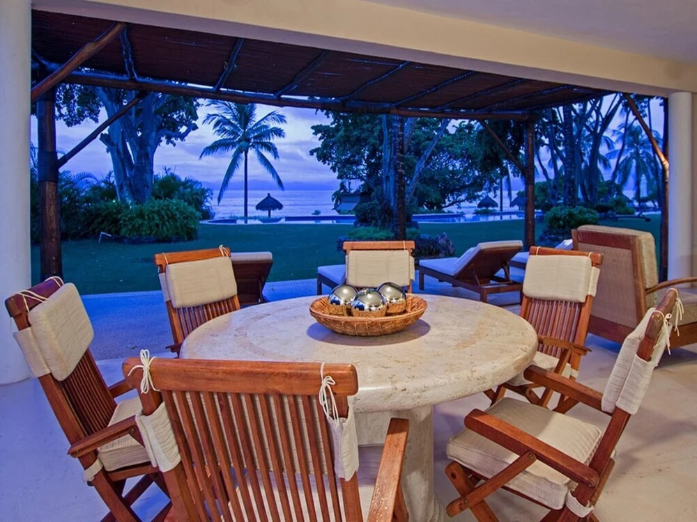 Sunny Vacation Condo 9