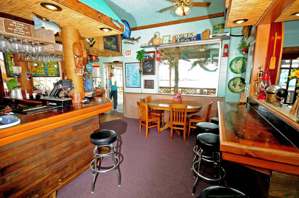 Bluffs Landing Lodge