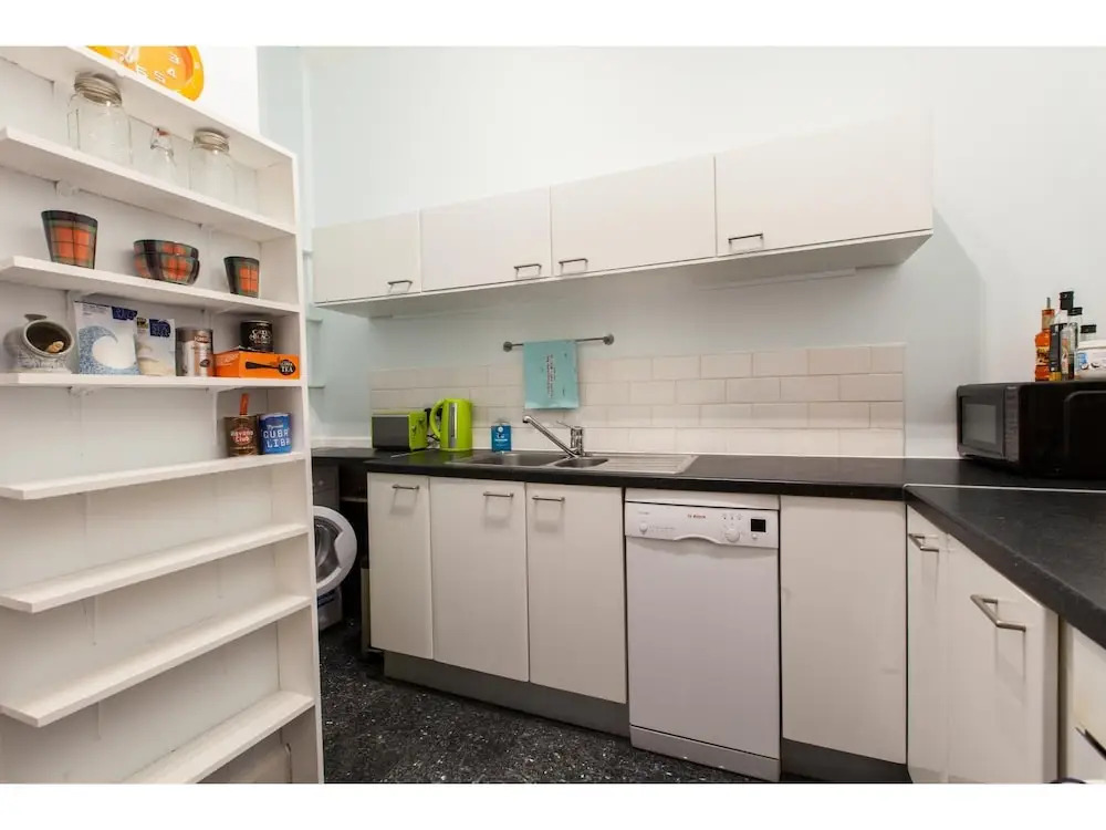 Spacious Leith Flat For 4 W/ Skyline View