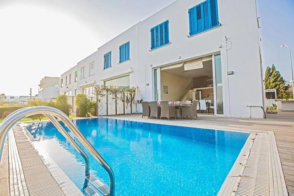 Villa Fig Tree Bay Frontline,Luxury 4Bdr Sea-Front Protaras Villa With Pool