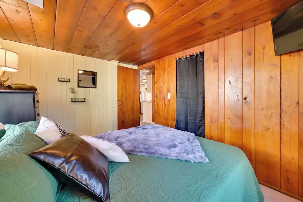 Houghton Lake Cottage - Central Location!