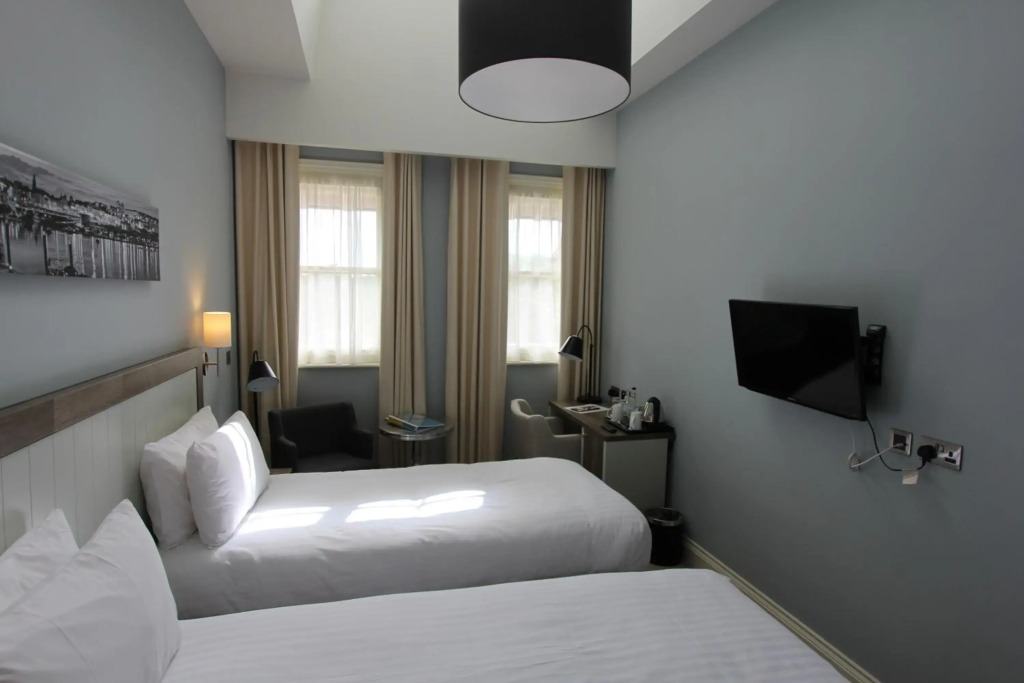 Yarrow Hotel