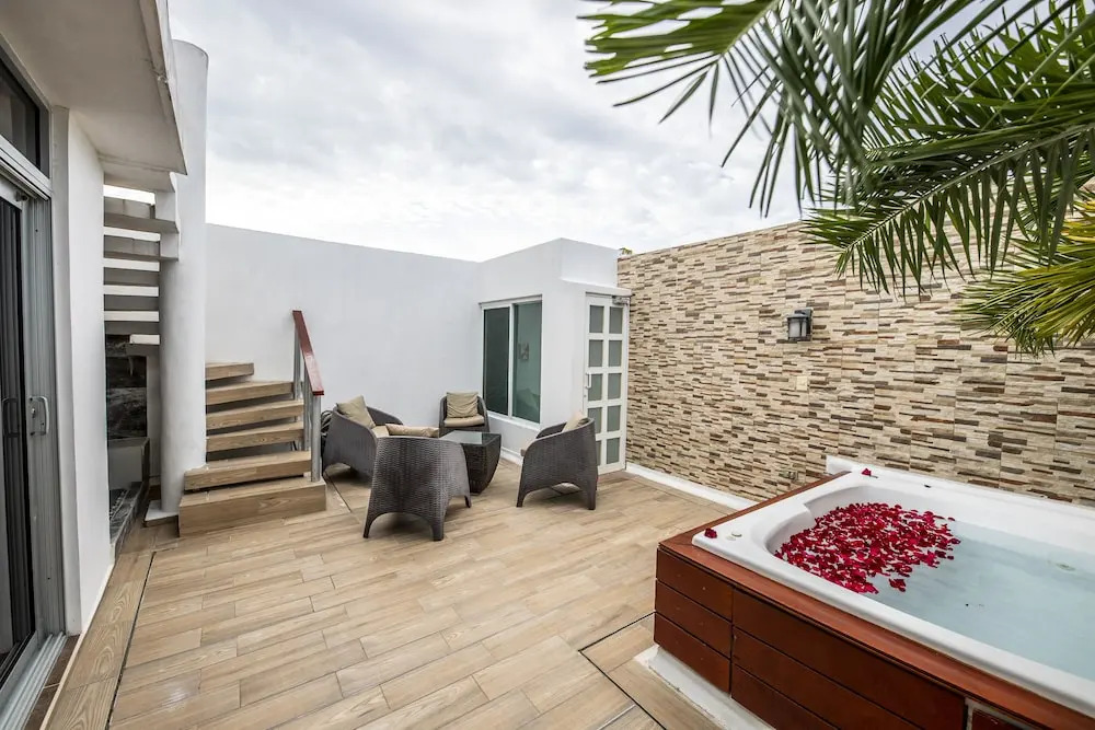 Penthouse Beach Holiday Private Jacuzzi Bbq Family Friendly Maid Service