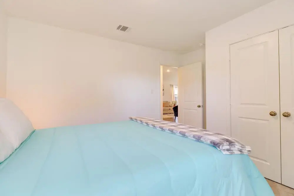 Hutto Getaway w/ Yard, 9 Mi to Lake Pflugerville!
