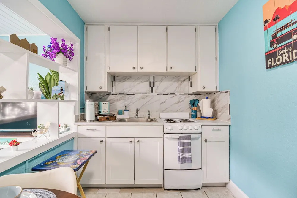 Central Location! Walkable Studio in St Pete Beach