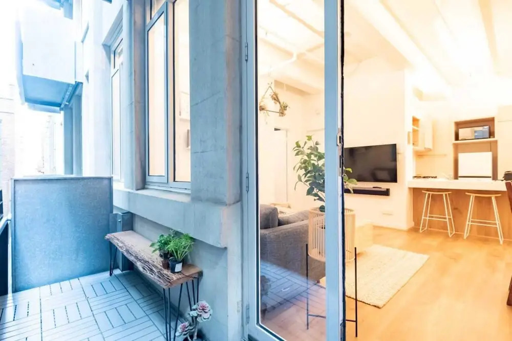 Beautiful 1 Bedroom Apartment Next to Southern Cross Station