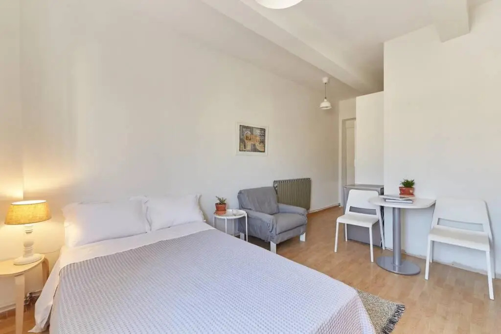 Bright Lovely Central Studio in Thessaloniki