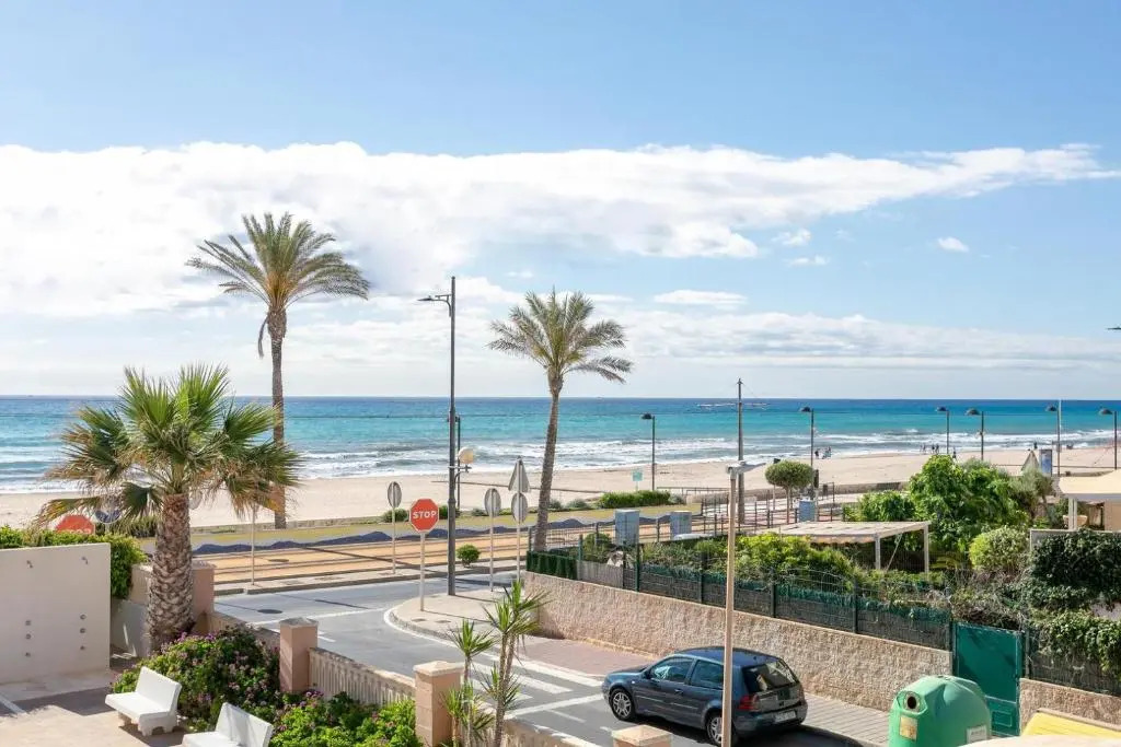 Very nice and modern studio front of the beach