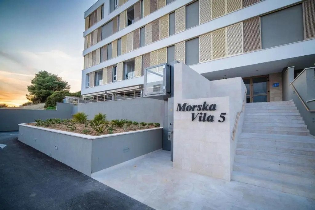 Sea view apartment EMA